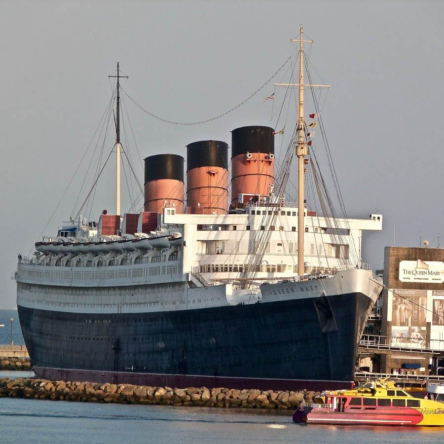 В честь какой королевы изначально хотели назвать лайнер «Queen Mary»?
